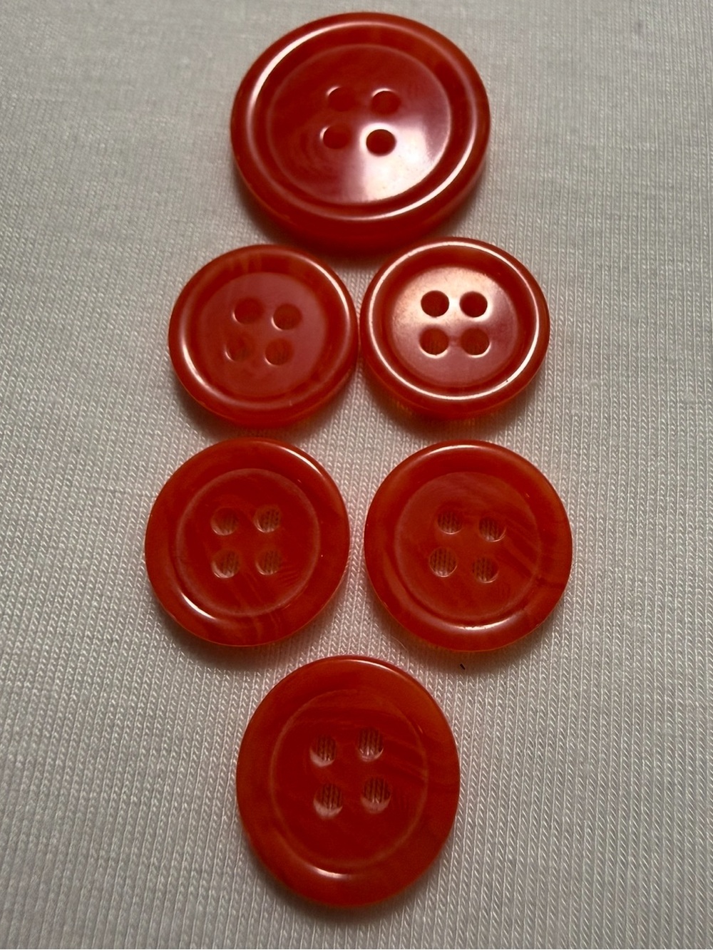 EUVC 1/2 Inch Plastic Glossy Red Swirl 4-Hole Decorative Buttons - Pack of 6